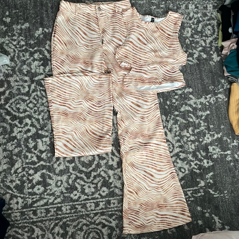 Set, never worn. SHEIN